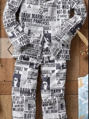Harry Potter  Pottery Barn Teen Large Newspaper Print Pajama Set - Black & White
